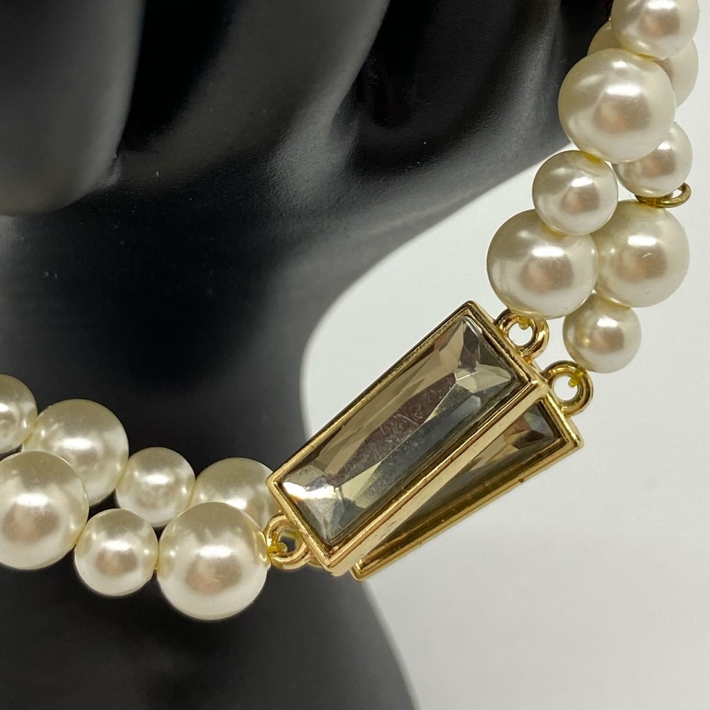 Faux pearl two strand stretch bracelet - Picture 2 of 7